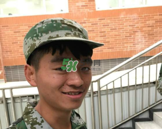 神似王寶強大一新生是誰？神似王寶強大一新生叫什么名字？