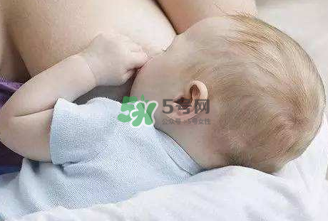 母乳喂養(yǎng)會(huì)積食嗎？純母乳喂養(yǎng)的寶寶會(huì)積食嗎？