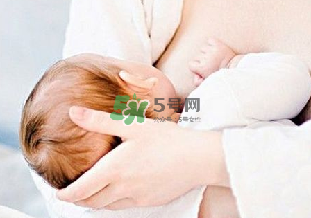 母乳喂養(yǎng)會(huì)積食嗎？純母乳喂養(yǎng)的寶寶會(huì)積食嗎？