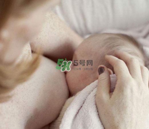 母乳喂養(yǎng)會(huì)積食嗎？純母乳喂養(yǎng)的寶寶會(huì)積食嗎？