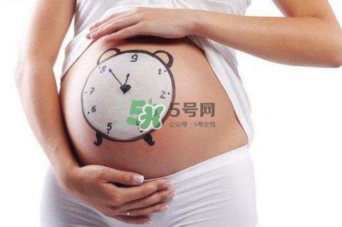 臍帶繞頸是什么原因造成的？臍帶繞頸是多休息還是多運動？