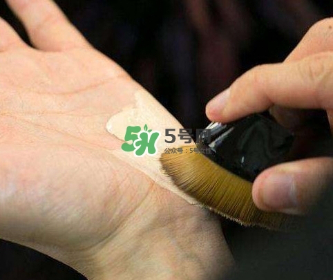 植村秀55號(hào)粉底刷好用嗎？植村秀55零刷痕粉底刷怎么用