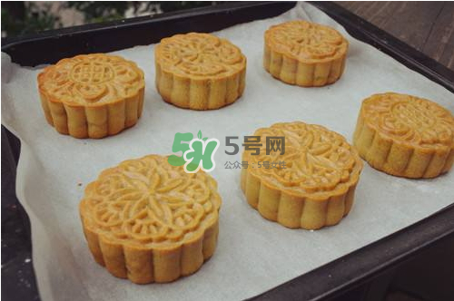 烤箱烤月餅多長(zhǎng)時(shí)間溫度？烤月餅的溫度和時(shí)間 