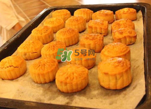 烤月餅用錫紙還是油紙？烤月餅是不是一定要墊錫紙？