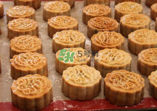 烤月餅用錫紙還是油紙？烤月餅是不是一定要墊錫紙？