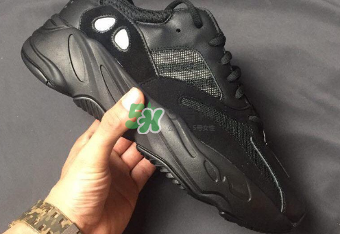 yeezy boost 700黑白純色款什么時(shí)候發(fā)售？