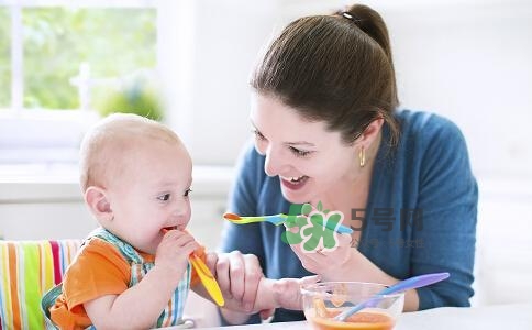 一歲后的寶寶如何喂養(yǎng)？寶寶喝牛奶好嗎？