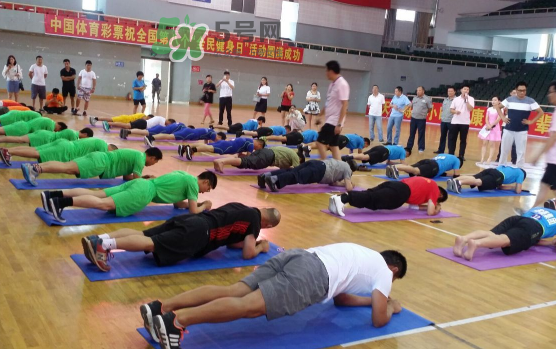 平板支撐能練出馬甲線嗎？平板支撐能減肚子嗎？