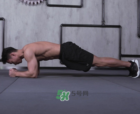 平板支撐能練出馬甲線嗎？平板支撐能減肚子嗎？