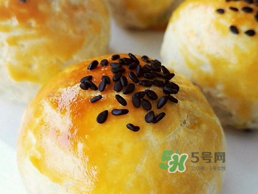 蛋黃酥為什么會開裂？蛋黃酥開裂原因