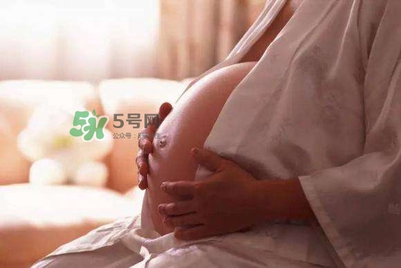 孕晚期肚子有規(guī)律的跳動是胎動嗎？