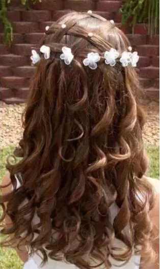 不要再為女兒扎羊角辮了 女孩好看的發(fā)型怎么扎？