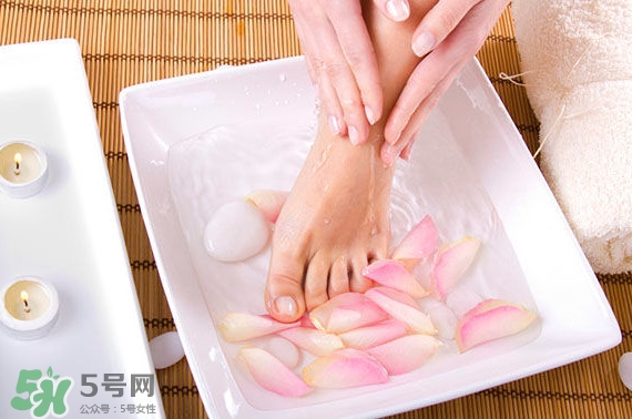 醋泡腳能治療灰指甲嗎？醋泡腳能治足跟痛嗎