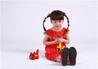 不要再為女兒扎羊角辮了 女孩好看的發(fā)型怎么扎？