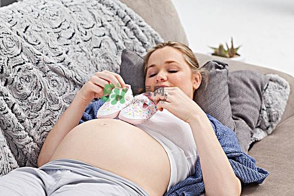 孕晚期肚子有規(guī)律的跳動是胎動嗎？