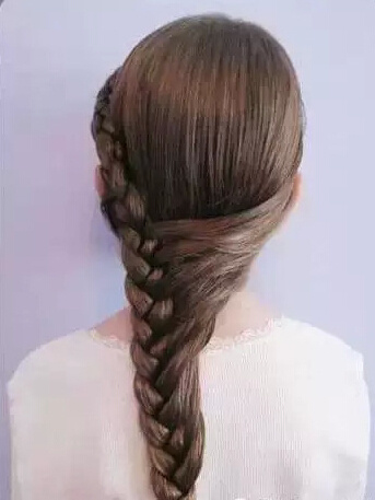 不要再為女兒扎羊角辮了 女孩好看的發(fā)型怎么扎？