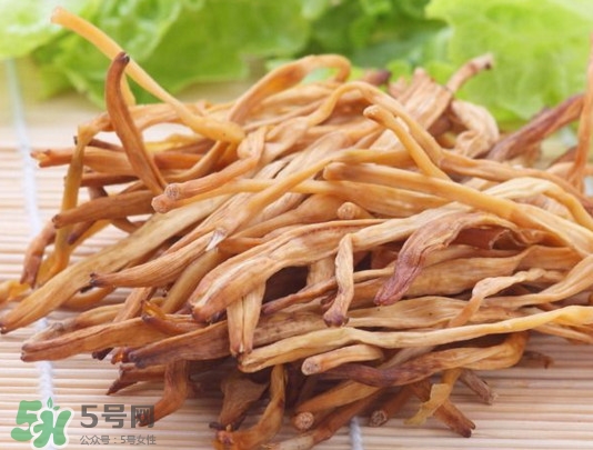 黃花菜是植物的什么部分？黃花菜要去芯嗎？