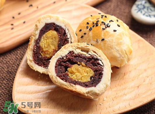 ?蛋黃酥可以不用豬油嗎？蛋黃酥用什么油好？