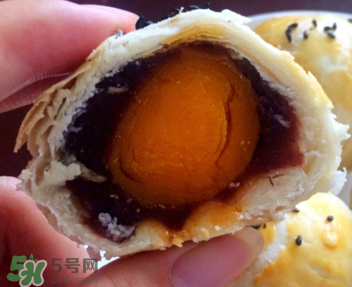 蛋黃酥可以用熟蛋黃嗎？蛋黃酥用什么蛋黃好？