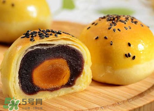 蛋黃酥可以用熟蛋黃嗎？蛋黃酥用什么蛋黃好？