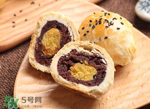 蛋黃酥可以用熟蛋黃嗎？蛋黃酥用什么蛋黃好？