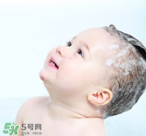 秋天嬰兒幾天洗一次澡？秋天嬰兒洗幾次澡？