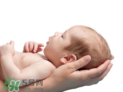 剛出生的寶寶要注意什么？剛出生的寶寶要準(zhǔn)備哪些東西？