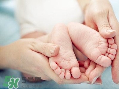 寶寶驚跳反應什么時候消失？寶寶驚跳反射太頻繁怎么辦？