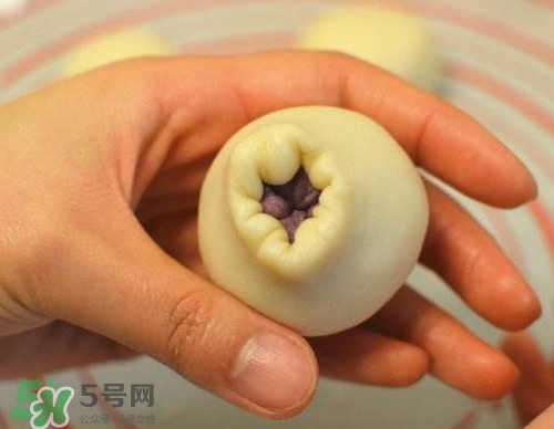 蛋黃酥油皮怎么揉出膜？蛋黃酥油皮不出膜怎么辦？