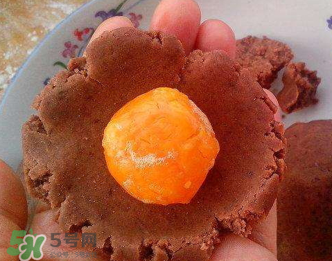 蛋黃酥油皮破了怎么辦？做蛋黃酥油皮破皮原因