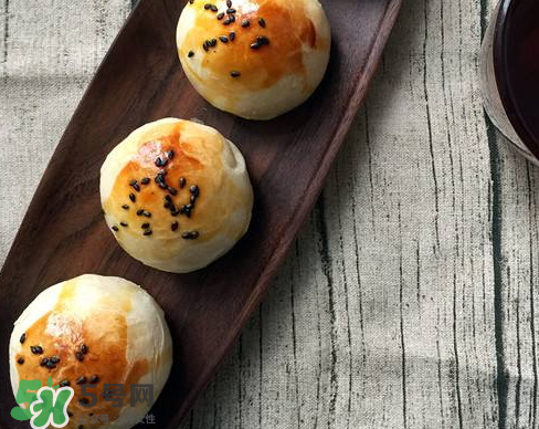 蛋黃酥可以放冰箱嗎？蛋黃酥放冰箱好吃嗎？