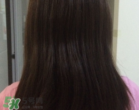 護(hù)發(fā)精油什么時(shí)候用最好？護(hù)發(fā)精油什么時(shí)候涂頭發(fā)