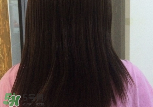 護(hù)發(fā)精油什么時(shí)候用最好？護(hù)發(fā)精油什么時(shí)候涂頭發(fā)