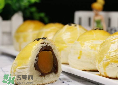 蛋黃酥可以用微波爐烤嗎？微波爐可以做蛋黃酥嗎？