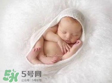 剪臍帶時(shí)寶寶會(huì)不會(huì)疼？剪臍帶寶寶疼嗎？