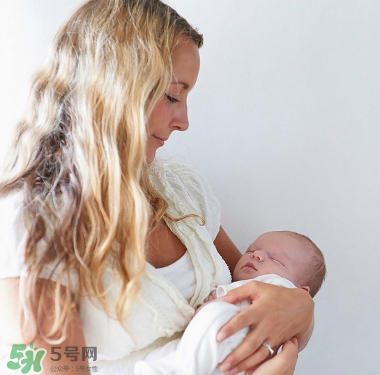 新生寶寶怎么抱？新生寶寶可以豎著抱嗎？