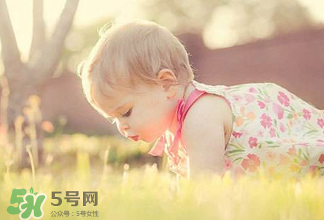 寶寶曬太陽后出濕疹正常嗎？寶寶曬太陽會出濕疹嗎？