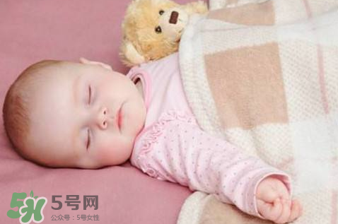 怎么樣培養(yǎng)寶寶自己入睡？怎么樣培養(yǎng)寶寶整夜睡覺？