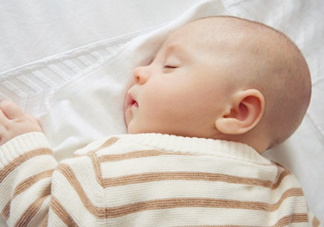 剛出生的寶寶要注意什么？剛出生的寶寶要準(zhǔn)備哪些東西？