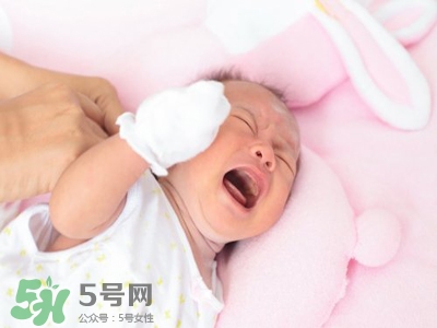 剛出生的寶寶要注意什么？剛出生的寶寶要準(zhǔn)備哪些東西？