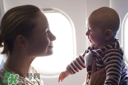 兩個(gè)月的寶寶可以坐飛機(jī)嗎？?jī)蓚€(gè)月的寶寶坐飛機(jī)要買票嗎？