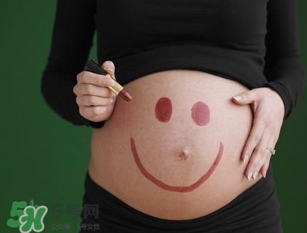 妊娠紋什么時候變白？妊娠紋產(chǎn)品什么時候用？