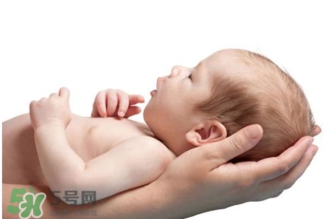 新生寶寶怎么抱？新生寶寶可以豎著抱嗎？