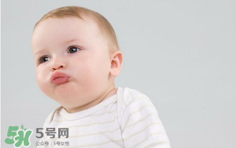 寶寶驚跳反應什么時候消失？寶寶驚跳反射太頻繁怎么辦？