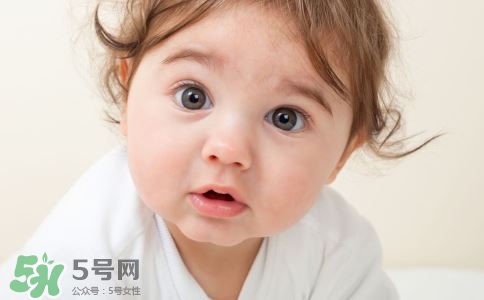 新生兒吐奶是什么原因？新生兒吐奶從鼻子出來怎么回事？