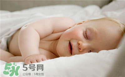 寶寶驚跳反應什么時候消失？寶寶驚跳反射太頻繁怎么辦？