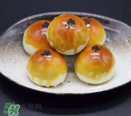 吃蛋黃酥會(huì)胖嗎？減肥可以吃蛋黃酥？