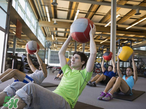 藥球適合什么人練？藥球可以自己練嗎？