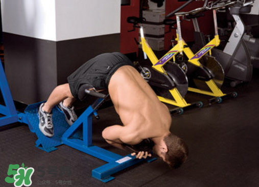 羅馬椅挺身很傷腰嗎？羅馬椅挺身對腰有傷害嗎？