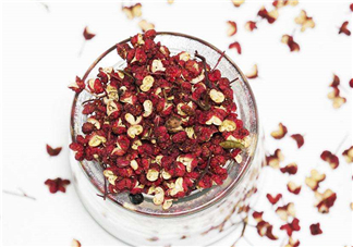 花椒泡腳能治白發(fā)嗎？花椒泡腳白發(fā)能轉(zhuǎn)黑嗎？